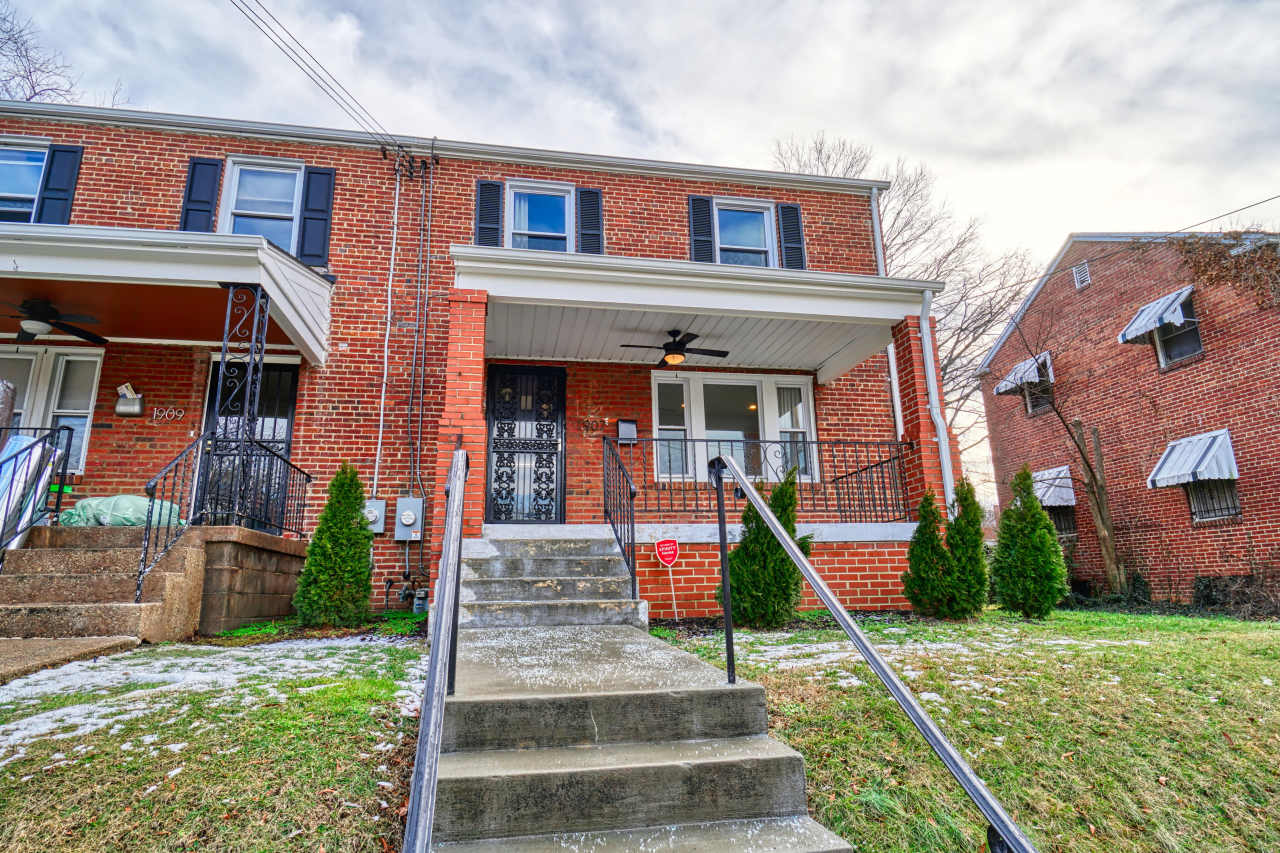 1907 R St SE