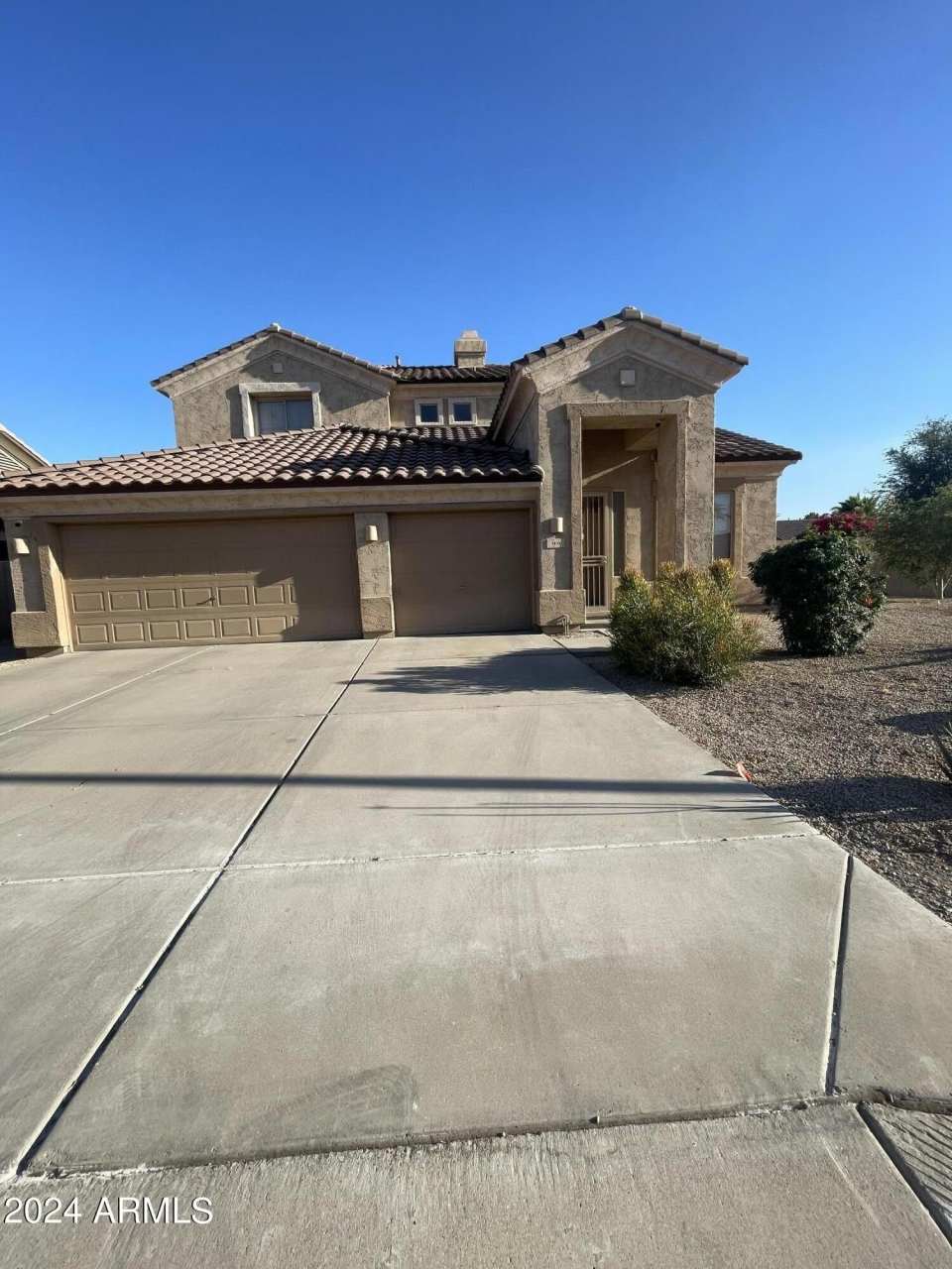 1433 W LONGHORN Drive