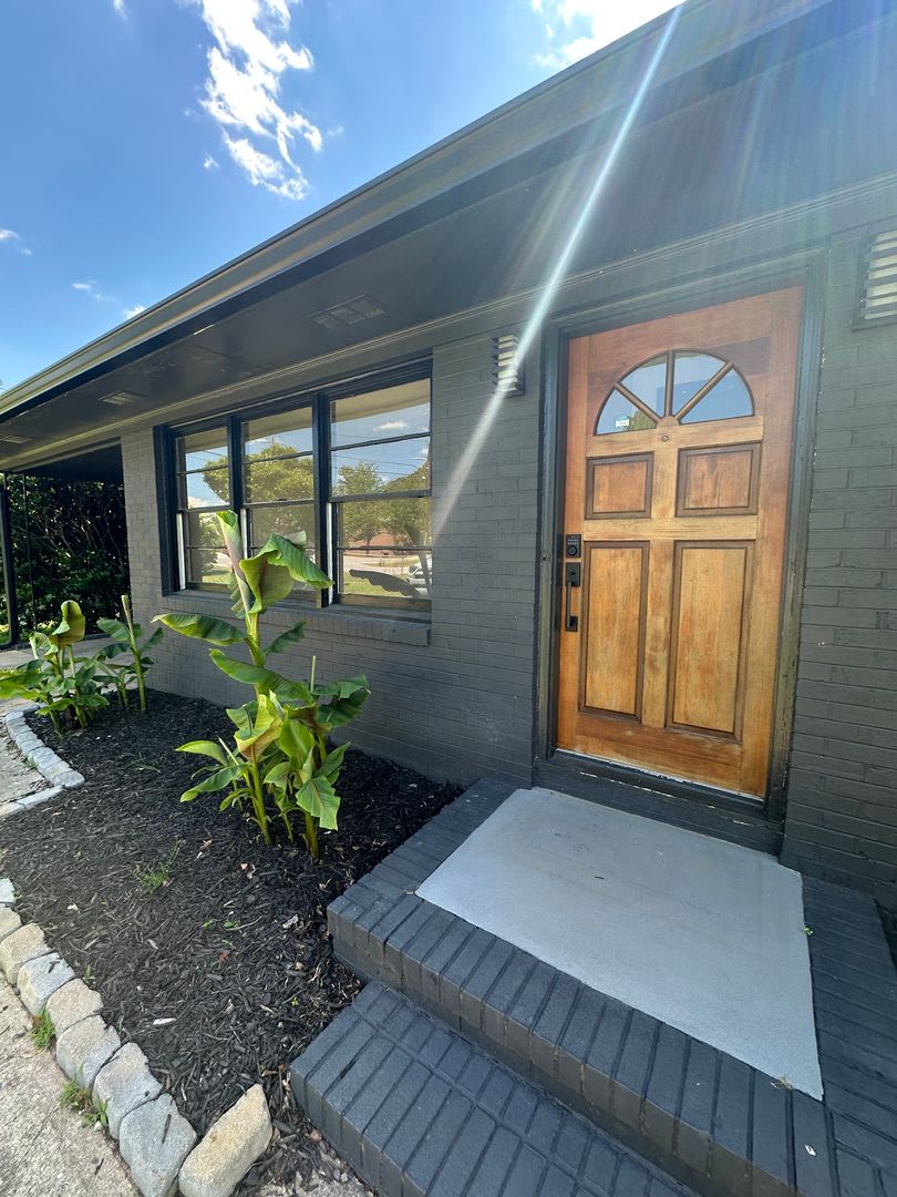 Updated 3 Bedroom House on the Eastside