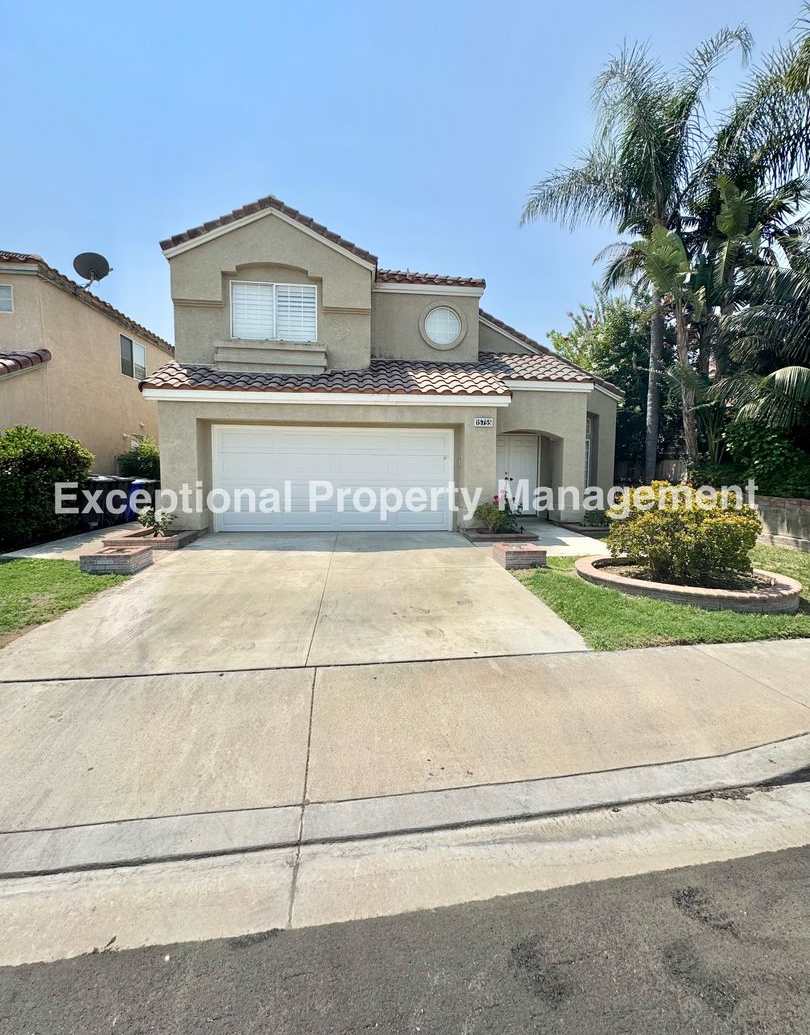Great 4 bed 3 bath home in Fontana