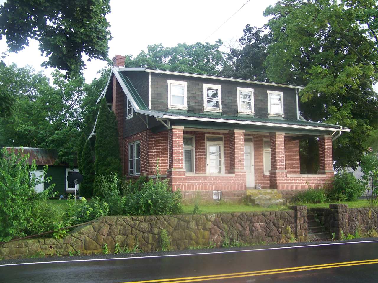 132 E Maple Grove Rd