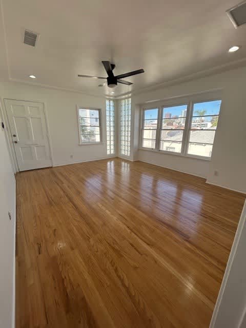 1515 1/2 Wellesley Ave.