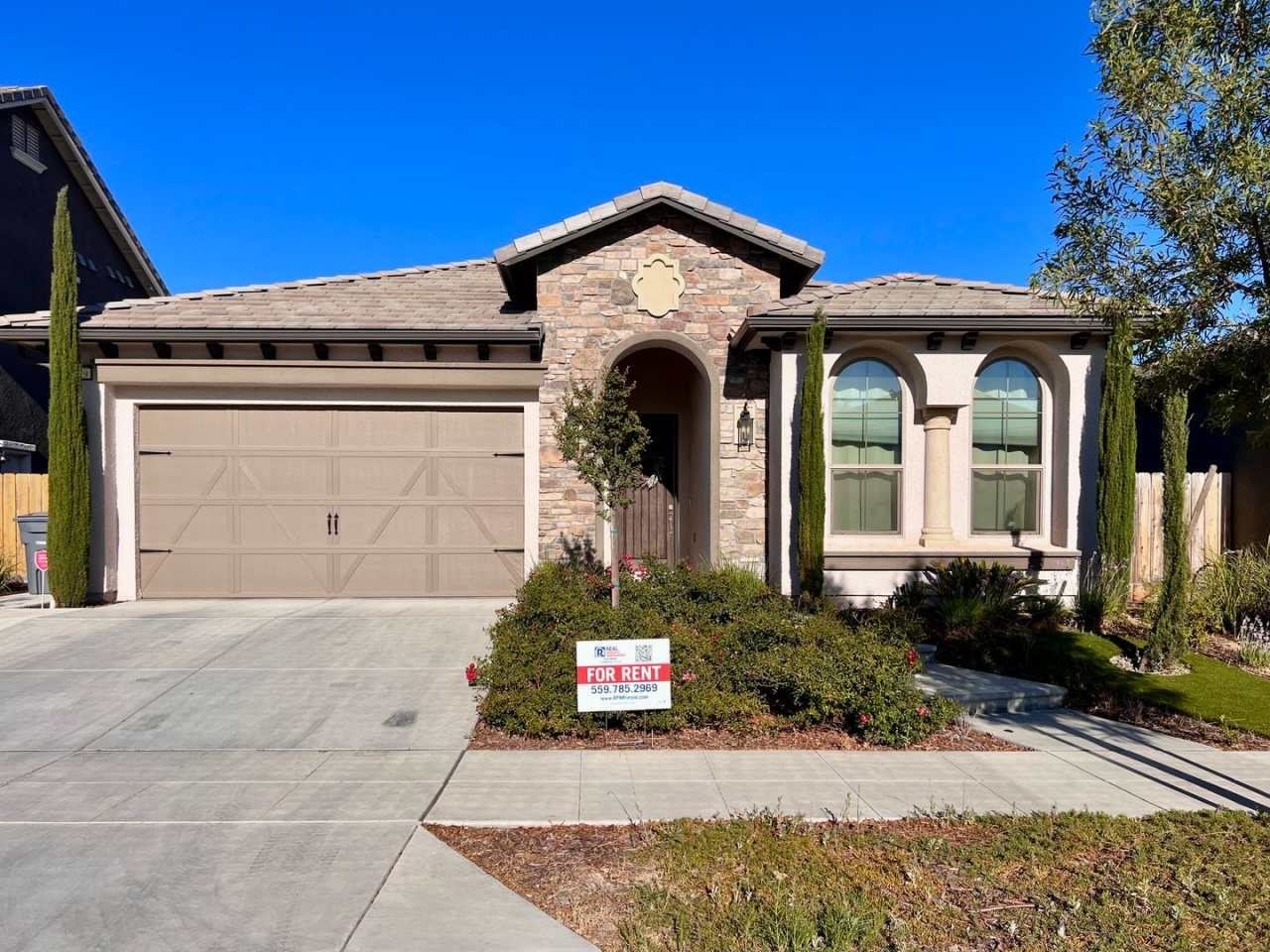 $2,695 Shepherd  Temperance, 3 Bedroom Modern Home- Carson Ave, Clovis - Solar Panels