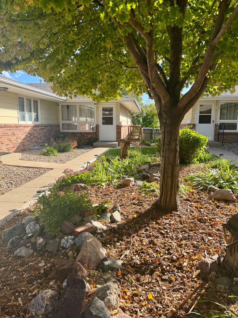 **DEPOSIT SPECIAL** 3 bedroom, 2 bath townhouse in COLLEGE VIEW