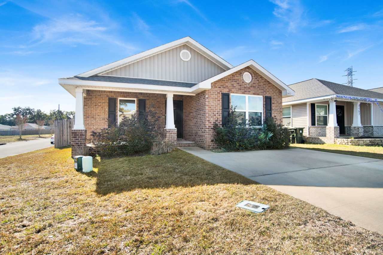 Beautiful 3 Bed 2 Bath Home Centrally Located in Pensacola