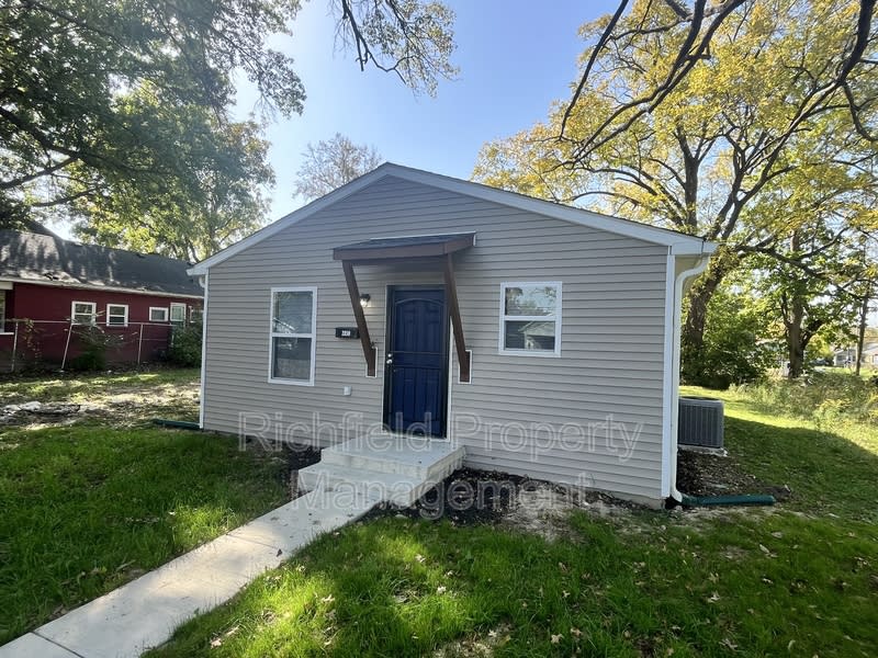 2850 North Chester Avenue