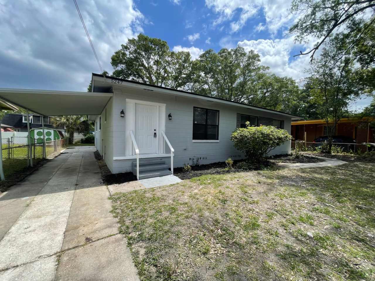 **4/2 Single Family home Available Now!!**