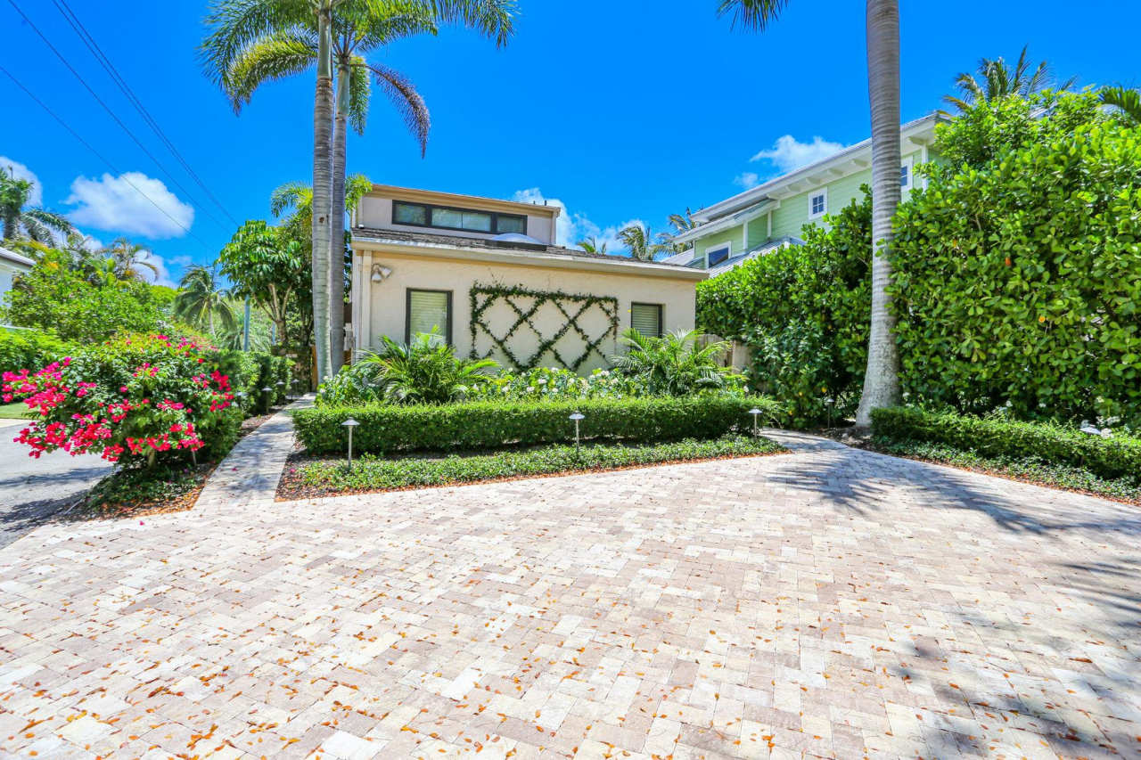 ***DOG PET FRIENDLY***NEW PHOTOS UPLOADED***BRAND NEW LANDSCAPING PACKAGE**BRAND NEW EXTERIOR UPLIGHTNG INSTALLED AND PAVERS***AIL FOR OFF-SEASON MAY - DEC 2023***FULLY FURNISHED***OLDE NAPLES***WALK TO THE BEACH***DOWNTOWN NAPLES***AMAZING LOCATION