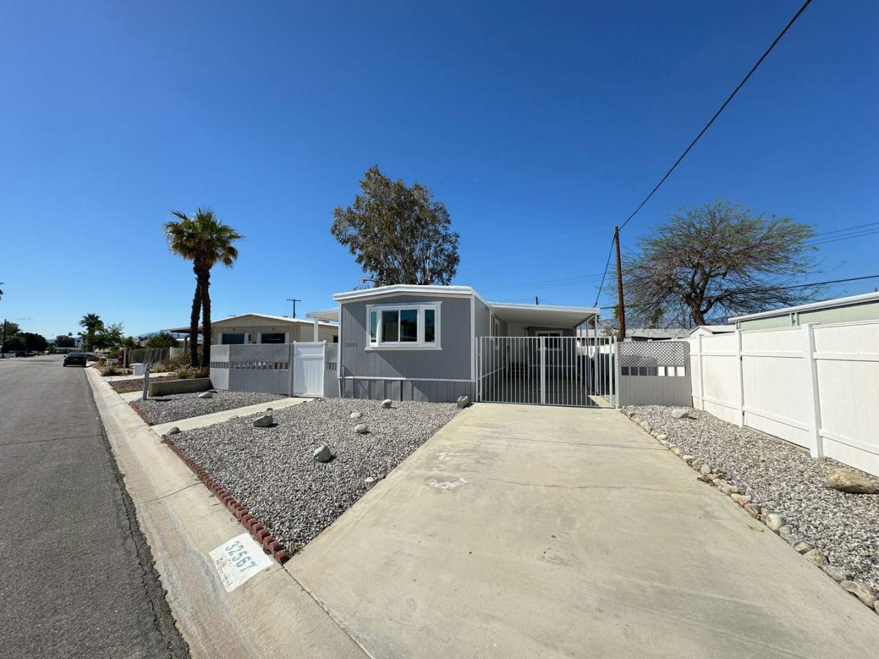 AVAILBLE NOW!!! 3 Bedroom 1 Bathroom Recently Updated Home in Thousand Palms!