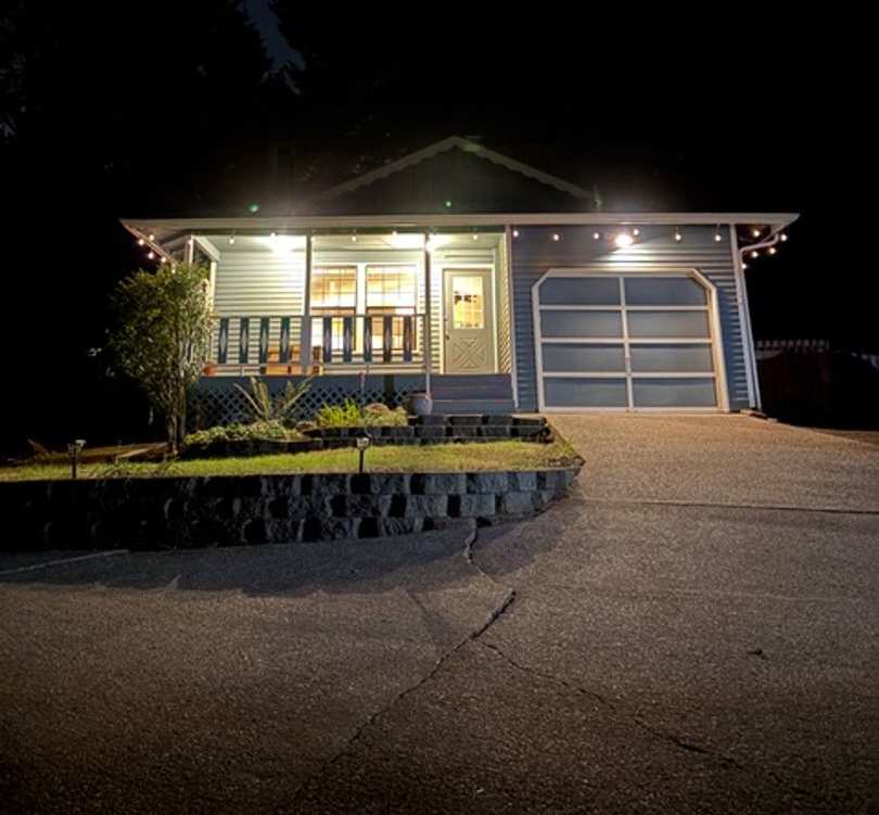 Fully Furnished Cozy 2-Bedroom Living in Desirable Tumwater Hill