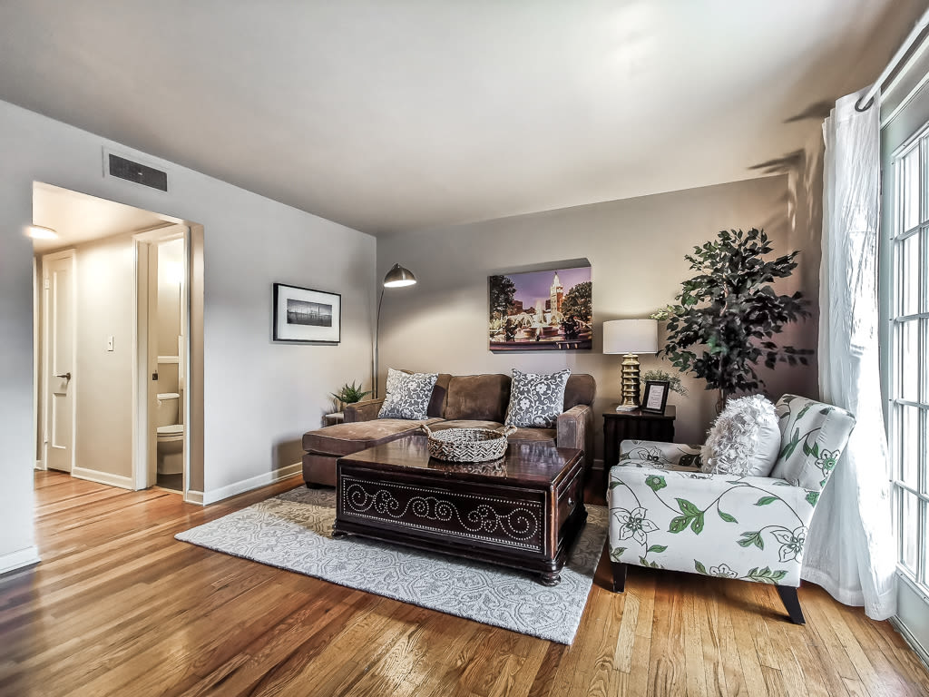 1207 West 45th Street