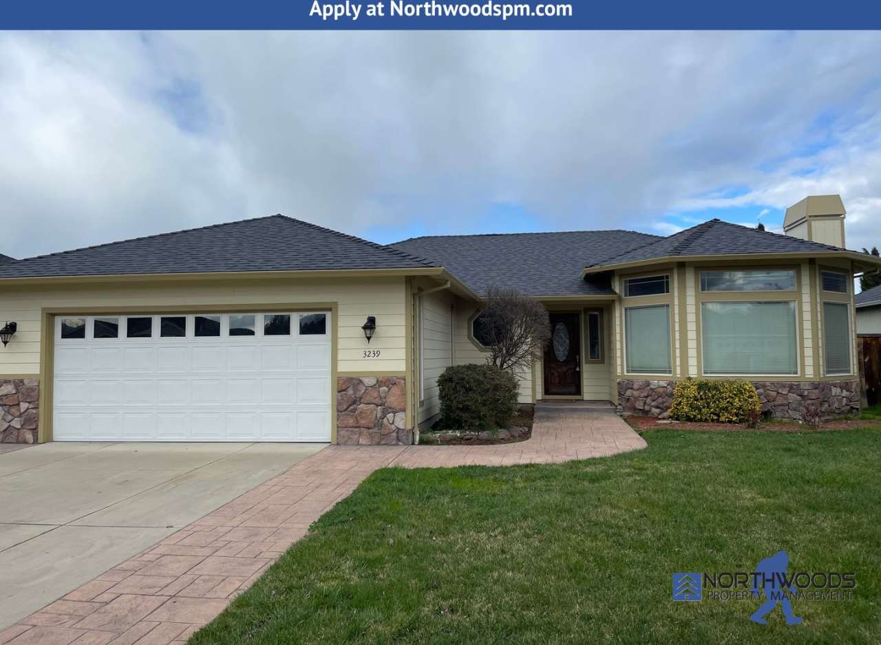 Beautiful 3 Bedroom 2 Bath Home Over 1700 Sq Feet to Live In****$500.00 Off First Months Rent***