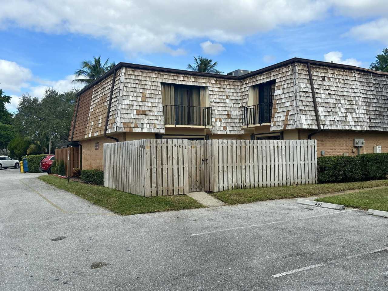 401 Lake Arbor Drive