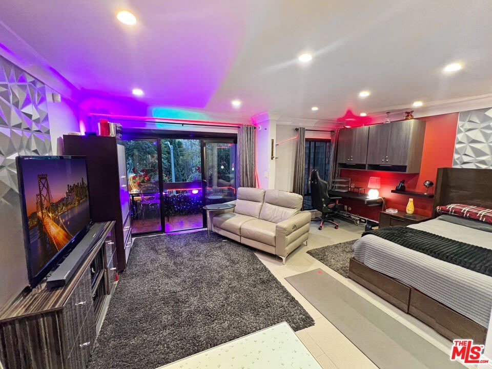 950 N Kings Rd unit: 268