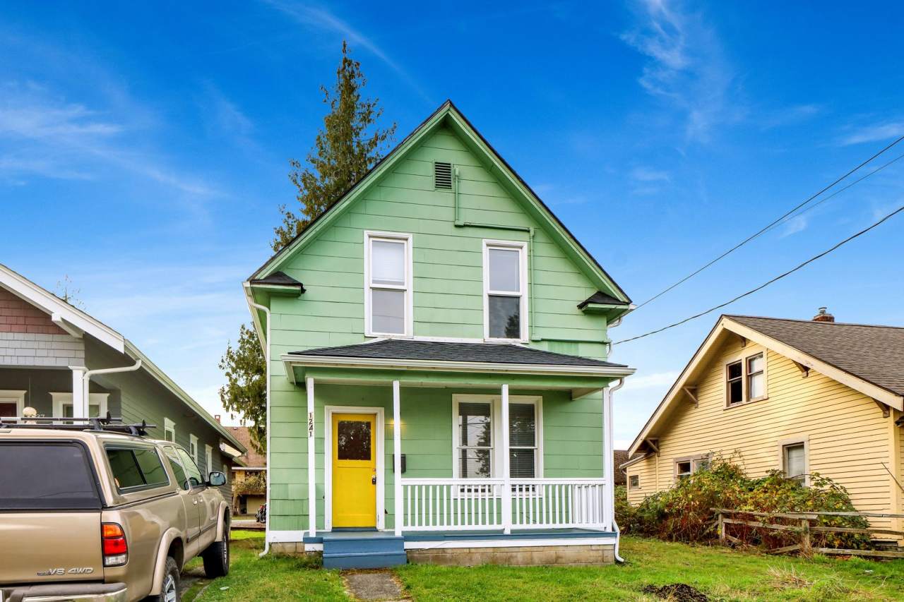 $1,000 Grocery Store Gift Card! 4 Bedroom, 1 bathroom Home in the York neighborhood for Rent!