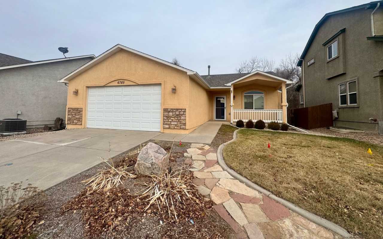 Beautiful home in with Stunning Mountain Views