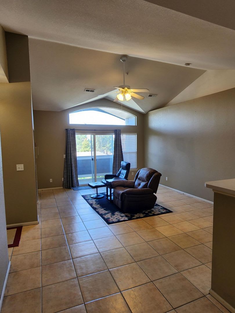 2 Bed 2 Bath Condo With Balcony!