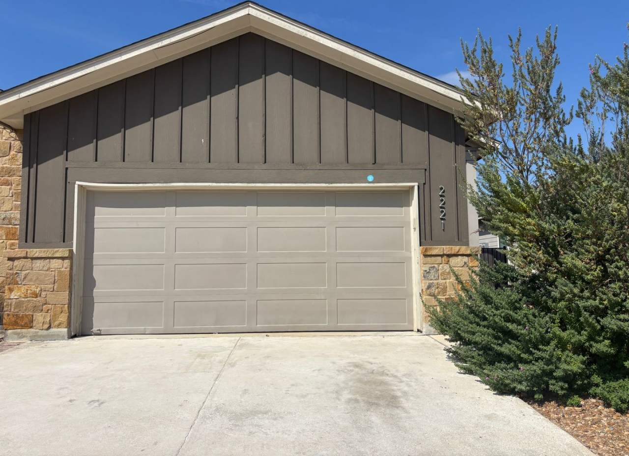 Luxury 3 Bed-2 Bath Duplex in NBTX!