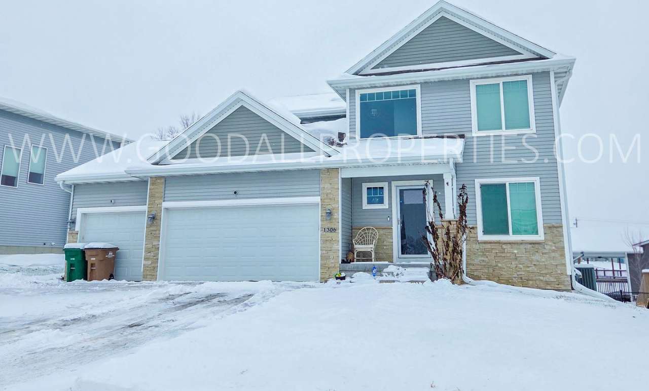 A Must See 4 Bedroom 3.5 Baths in Norwalk with a 3 Car Garage!!!