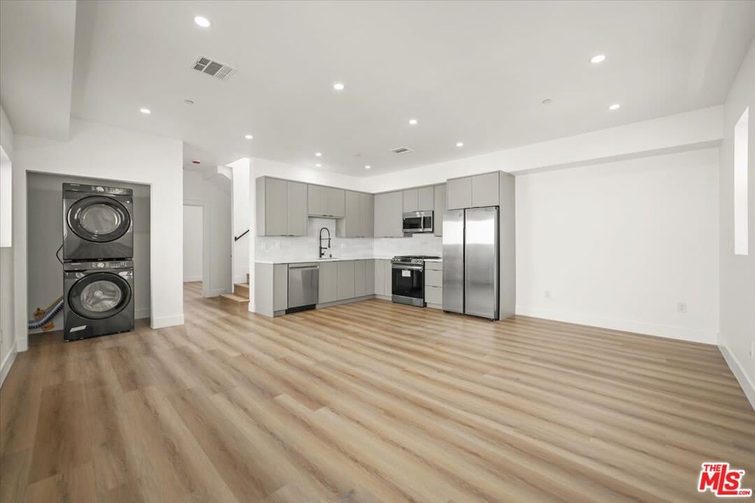 914 N Hudson Ave unit: 1/2