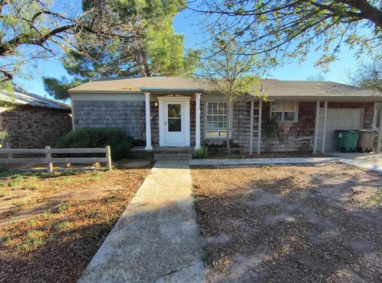 Updated 4 bedroom 1 bath home AVAILABLE NOW!!