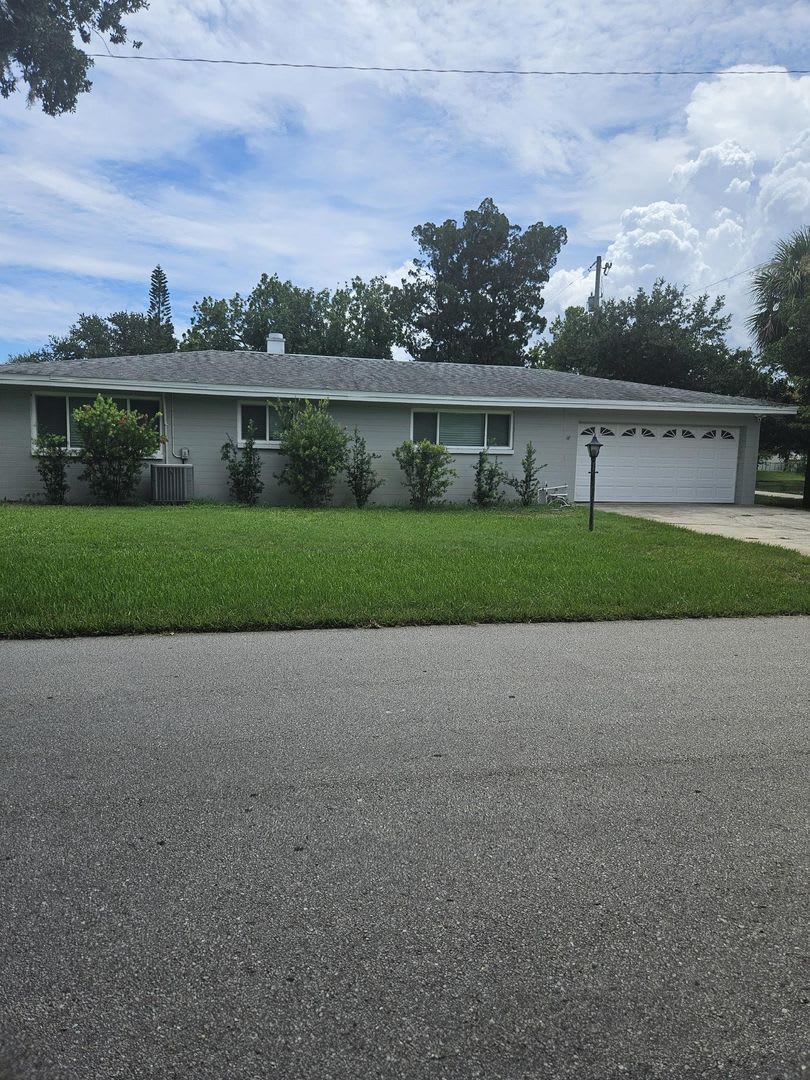 BEAUTIFUL 4 BEDROOM 2 BATH HOME IN THE BEAUTIFUL SOUTH DAYTONA