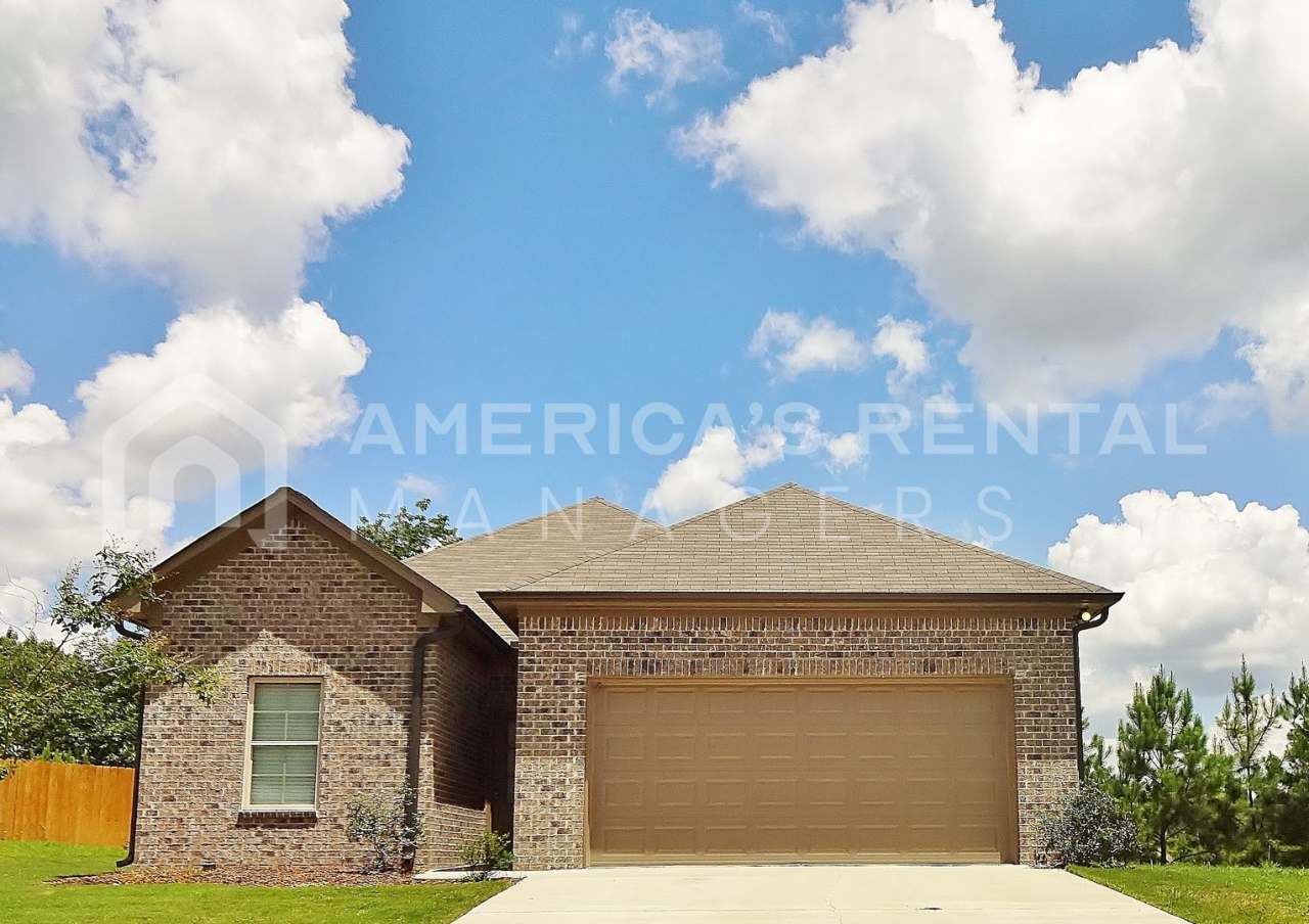 Home For Rent In Calera! Available to View!!