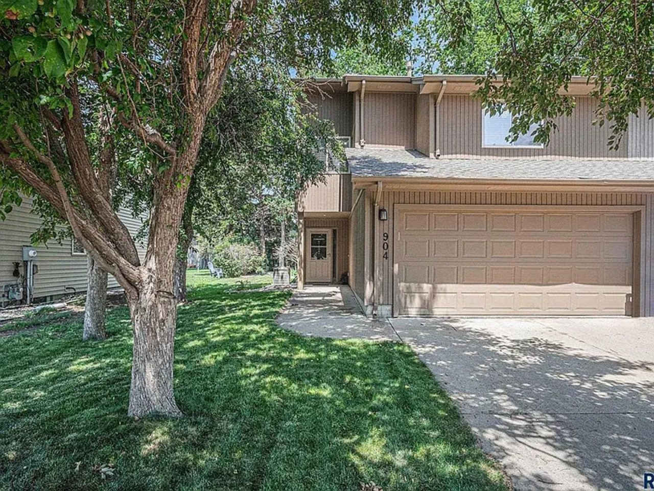 Charming 3‑Bedroom Twin Home — 904 E Jane Ln, Sioux Falls