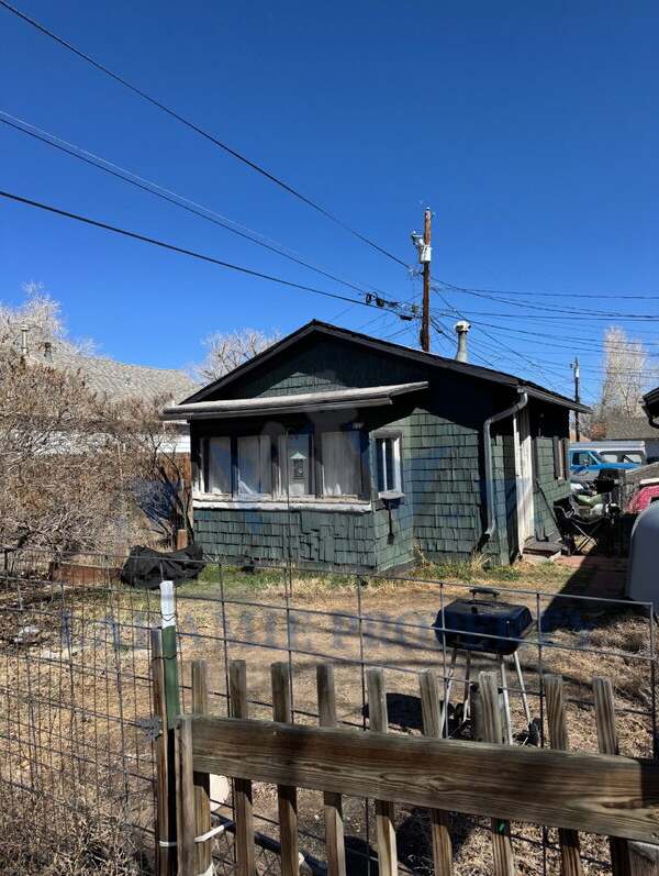 613 East Bradley Street