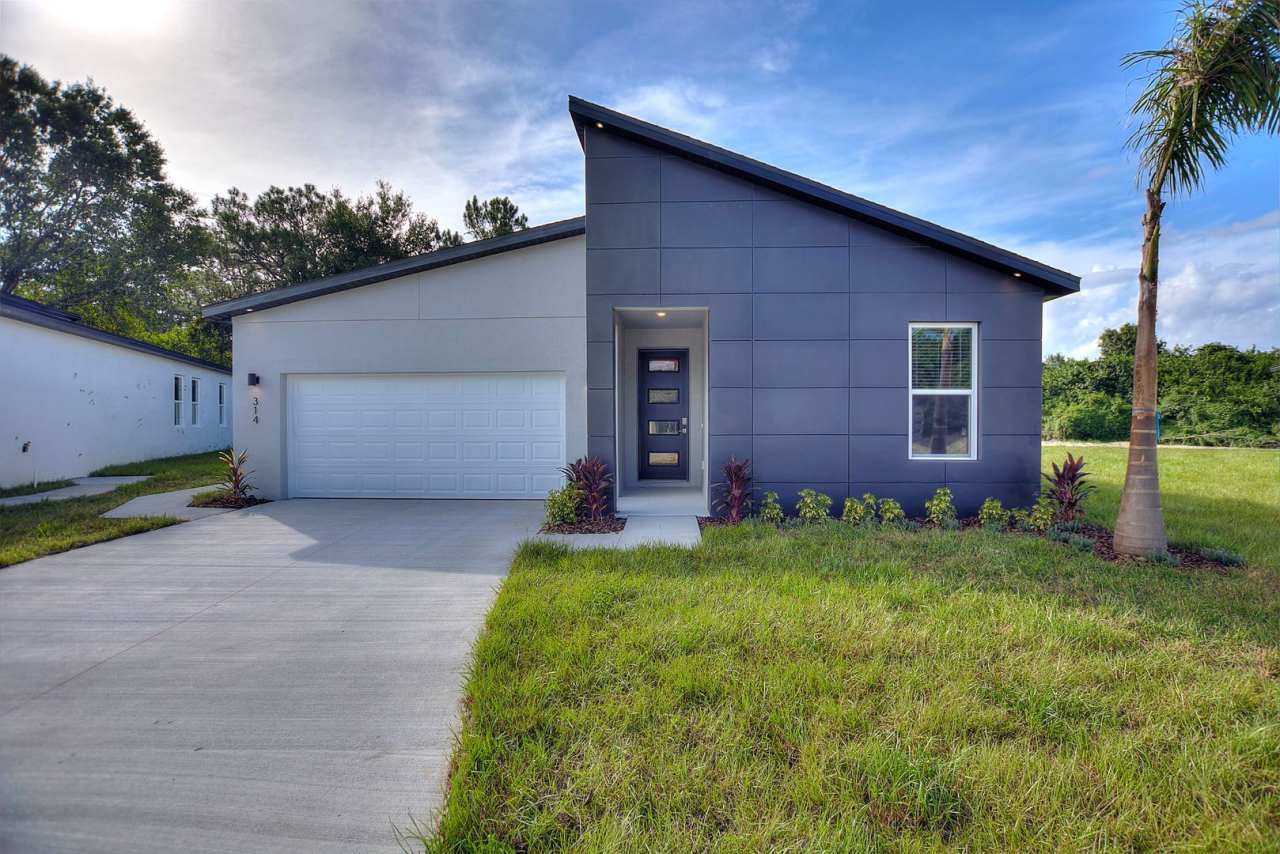 ONE MONTH FREE RENT! Modern, energy efficient home with ALL of the upgrades! Winter Haven