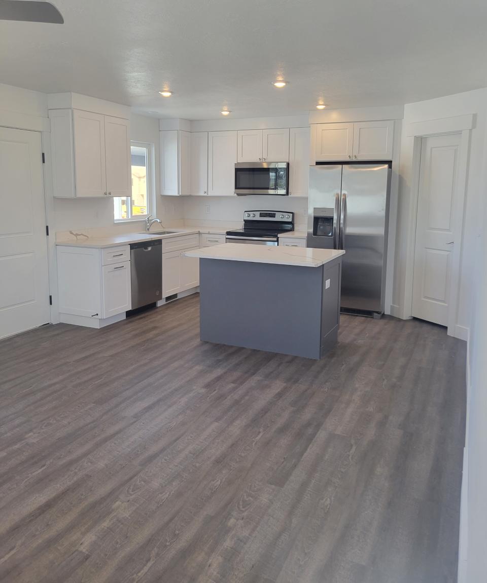 127 East 730 North upstairs - 1