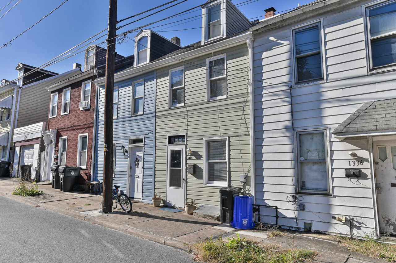 Adorable 2 Bedroom Single Family on Penn St