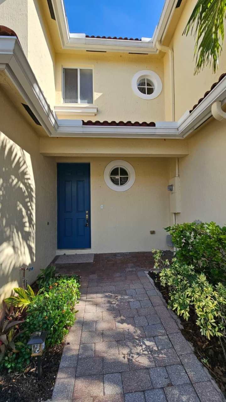 3027 N Evergreen Circle