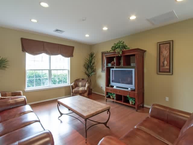 1 Bridgeport Ct Unit D22