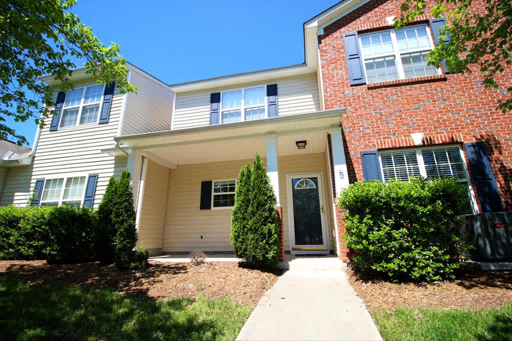 Nice 3 bedroom townhouse in SW Durham!