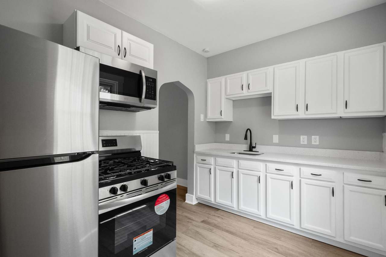 MOVE-IN SPECIAL! 50% OFF 1ST MONTH'S RENT NOW THRU 9/1! Stunning 2 bedroom home in Carrick available September 1st!