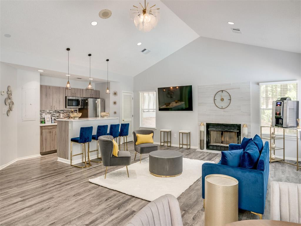 Hub at 934 Apartments