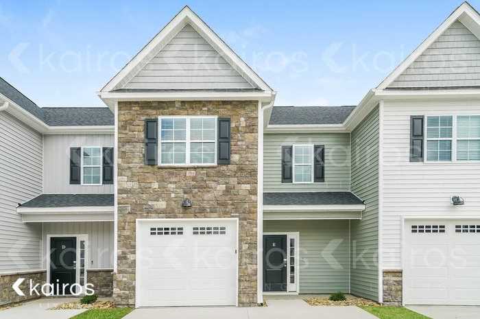 3709 Oak Leaf Way