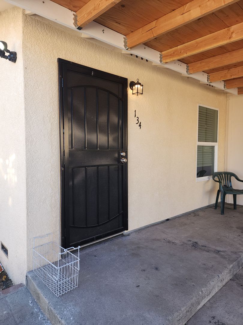 2 Bedroom 1 Bath with Washer and Dryer Hook-ups