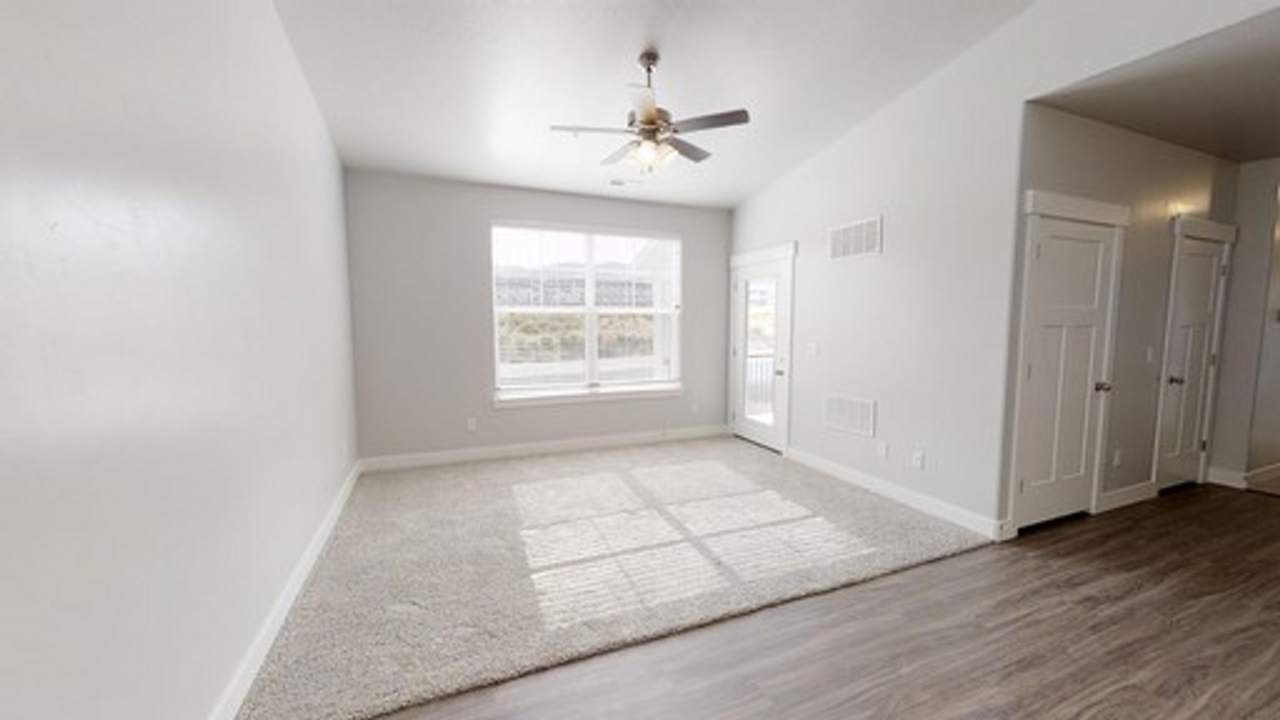 SPARKLING LOVELY CONDO IN HERRIMAN!!!