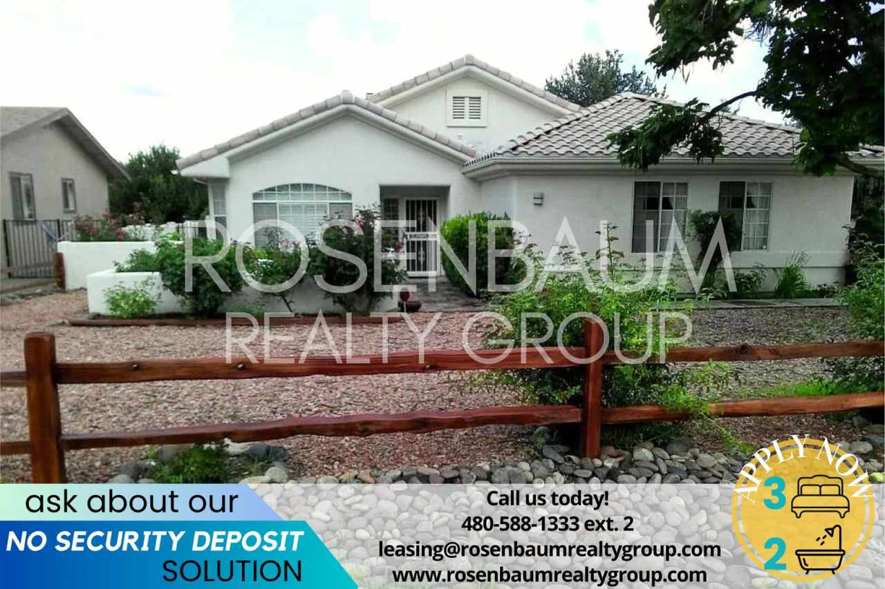 Charming 3-beds, 2-baths home in the Prestigious Prescott Country Club!