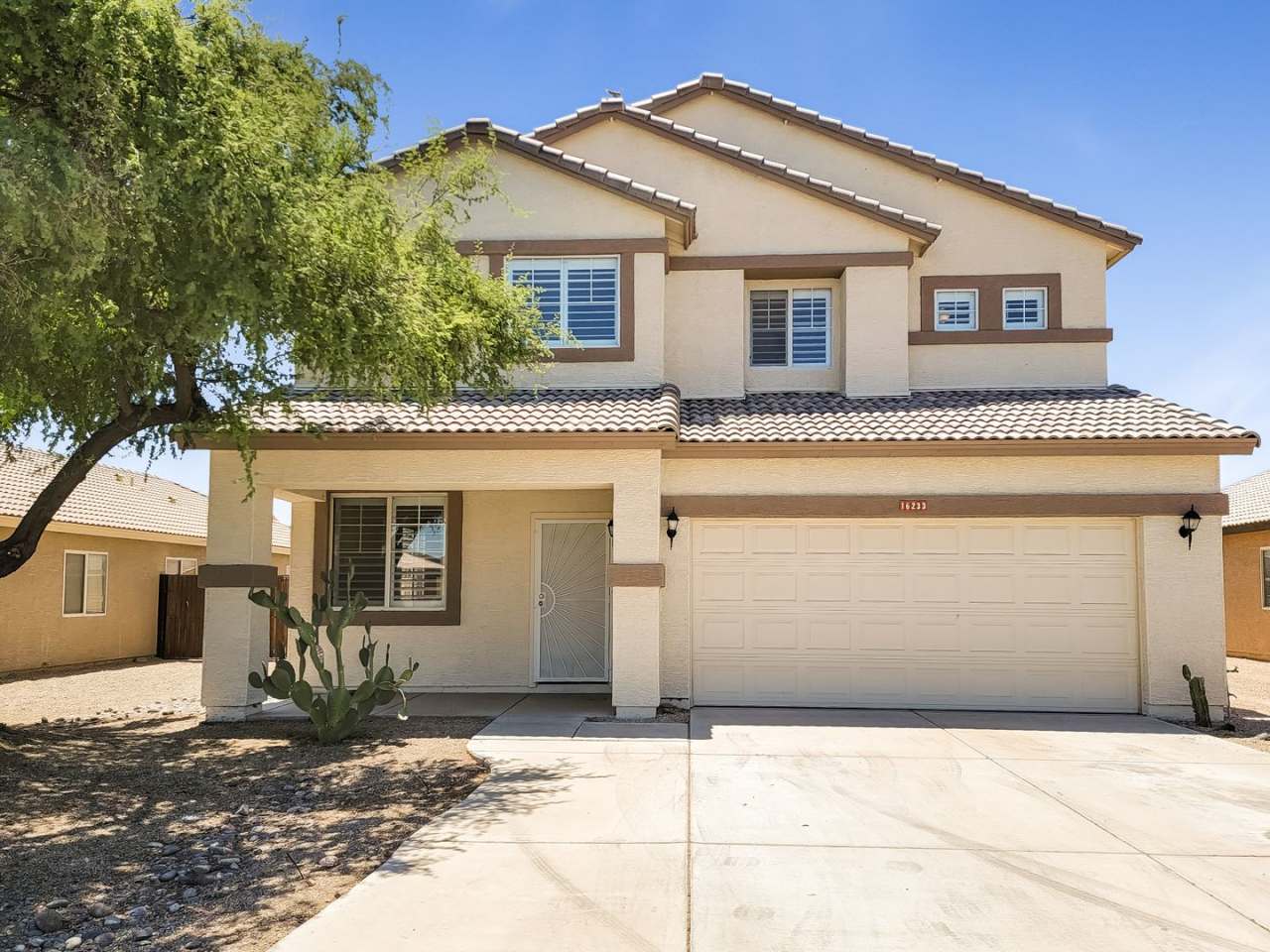 Lots of sq ft for the money in Goodyear! New paint and flooring!