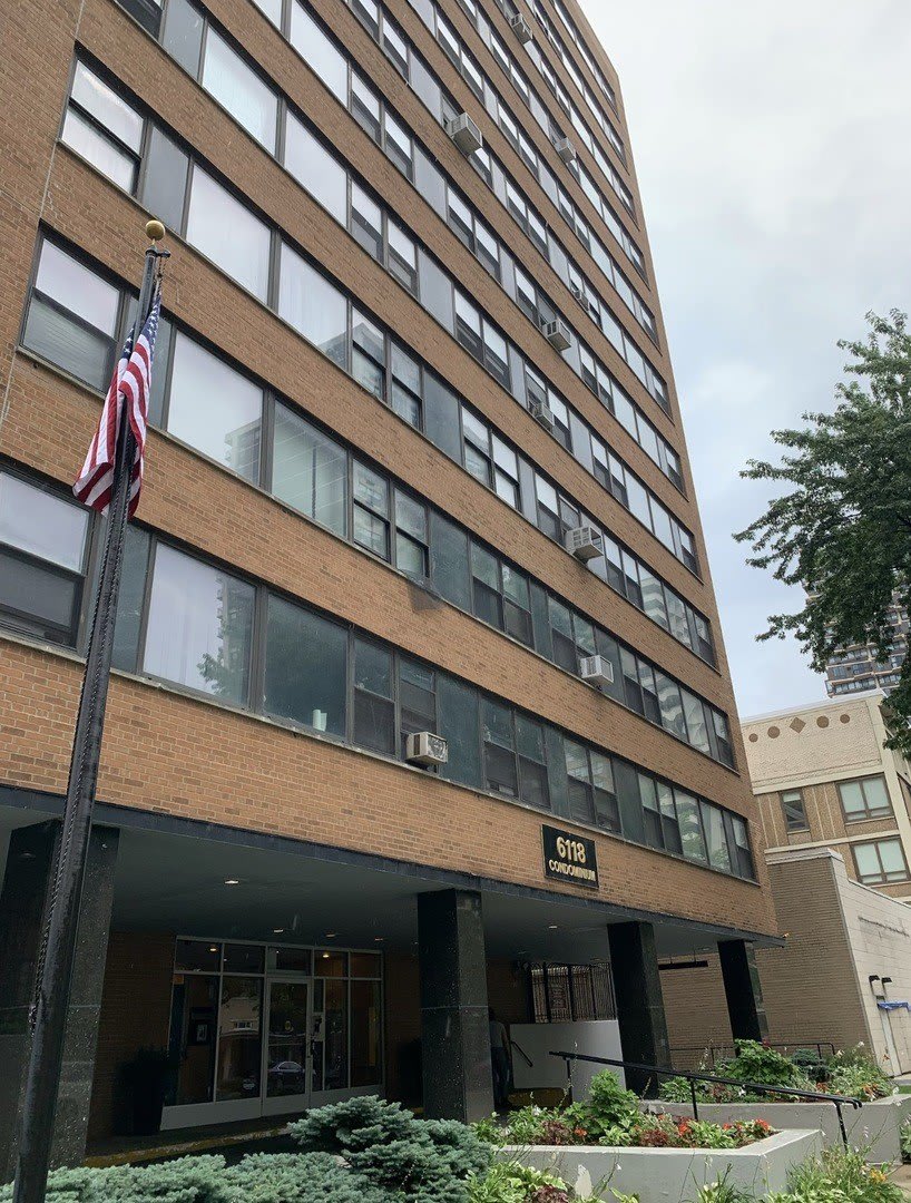 6118 N Sheridan Road