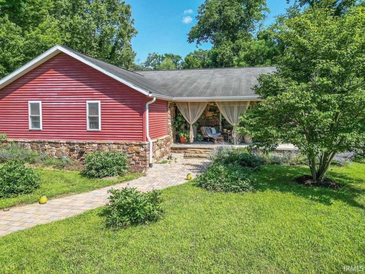 1106 W Countryside Lane