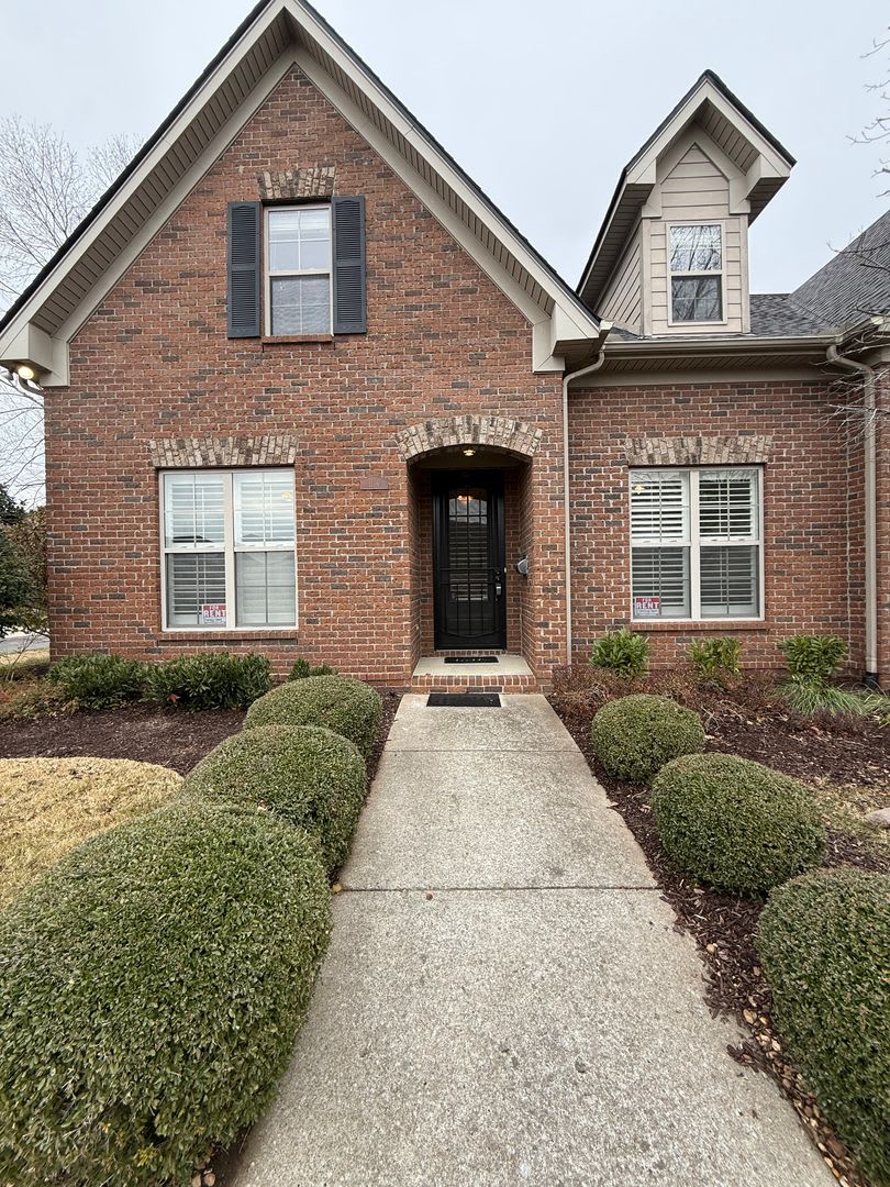 3BR/3BA in Prime Gallatin Location with Lawncare Included