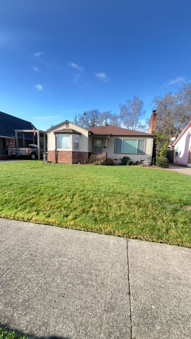 2BD/1BATH - NORTHWEST GARAGE, LANDSCAPED YARD  WASHER/DRYER HOOKUP