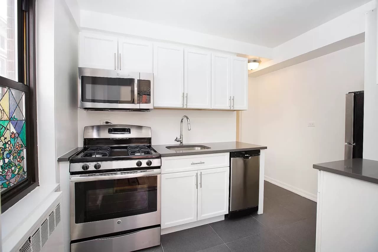 200 E 36th St Apt 3D