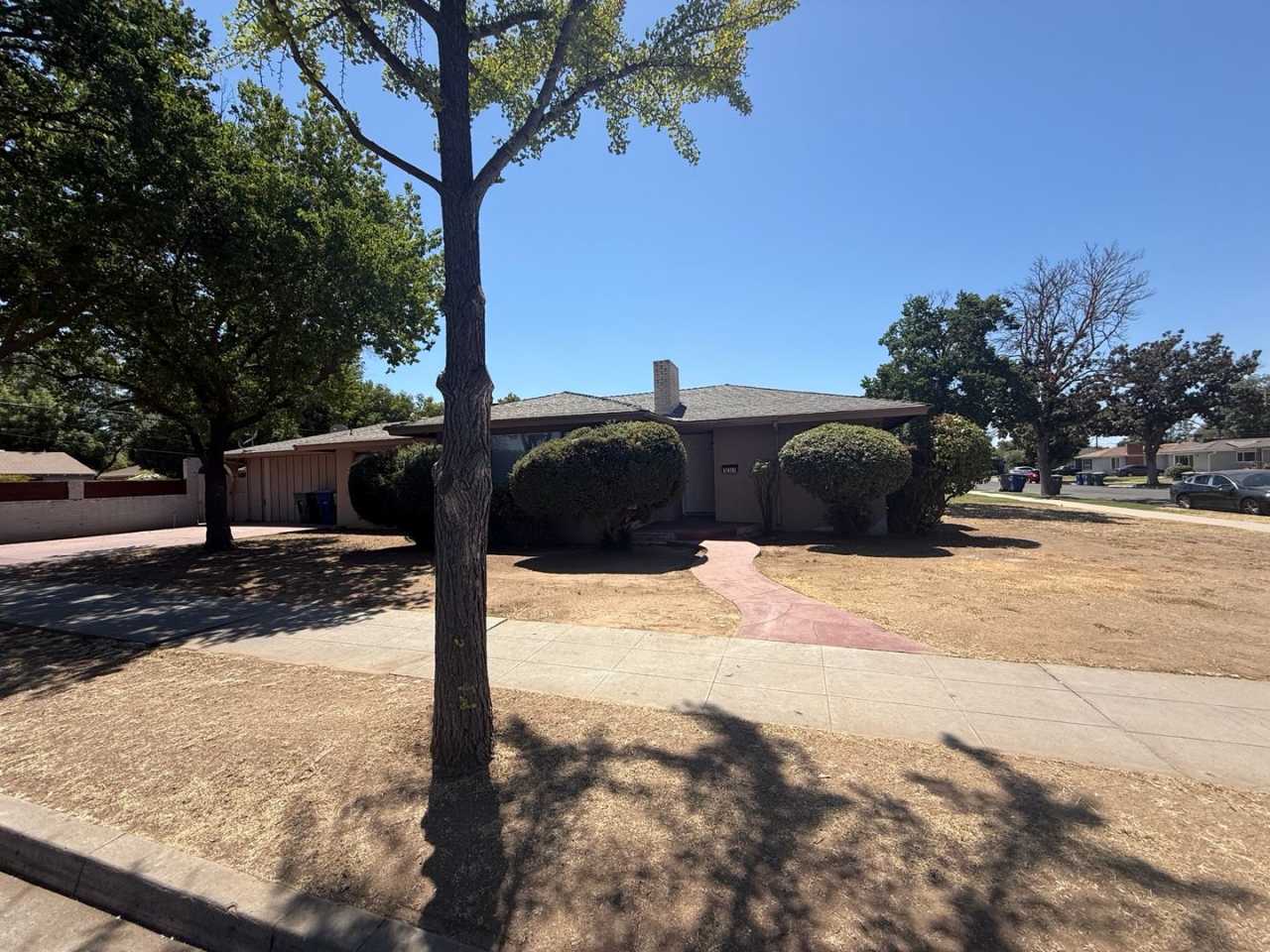 APPLY NOW!! 4 BEDROOM HOME!!