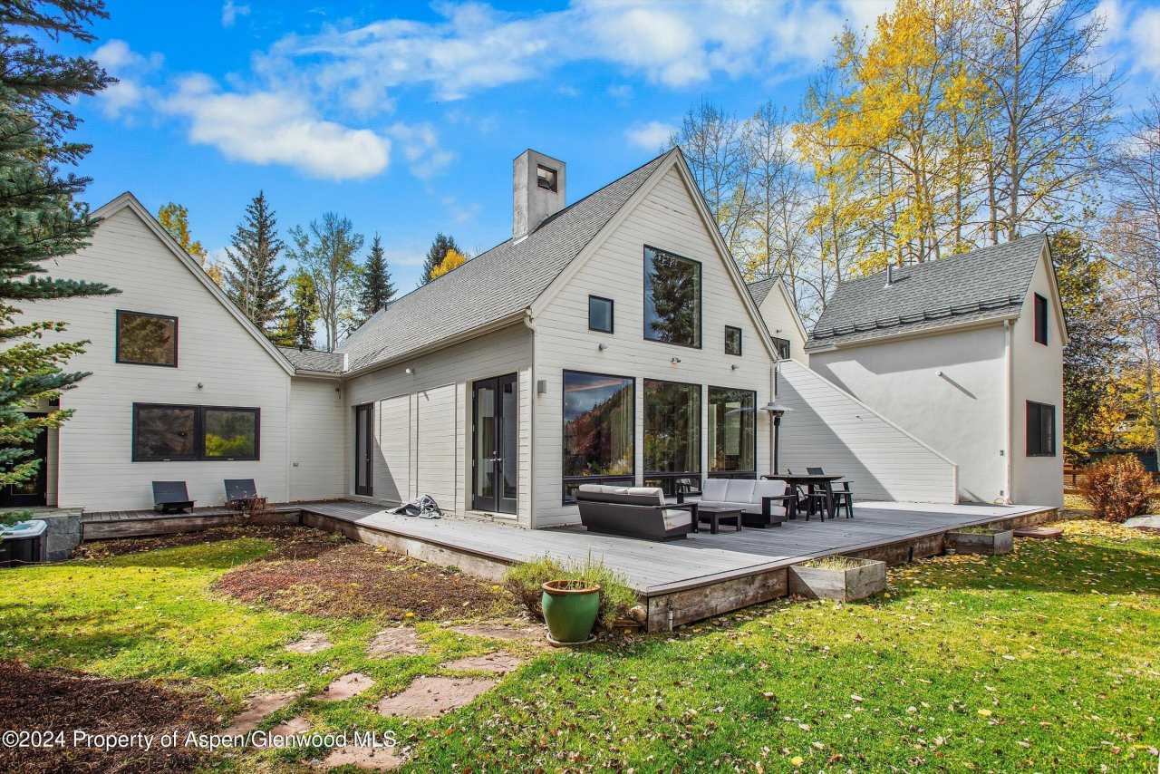 1270 Mountain View Drive