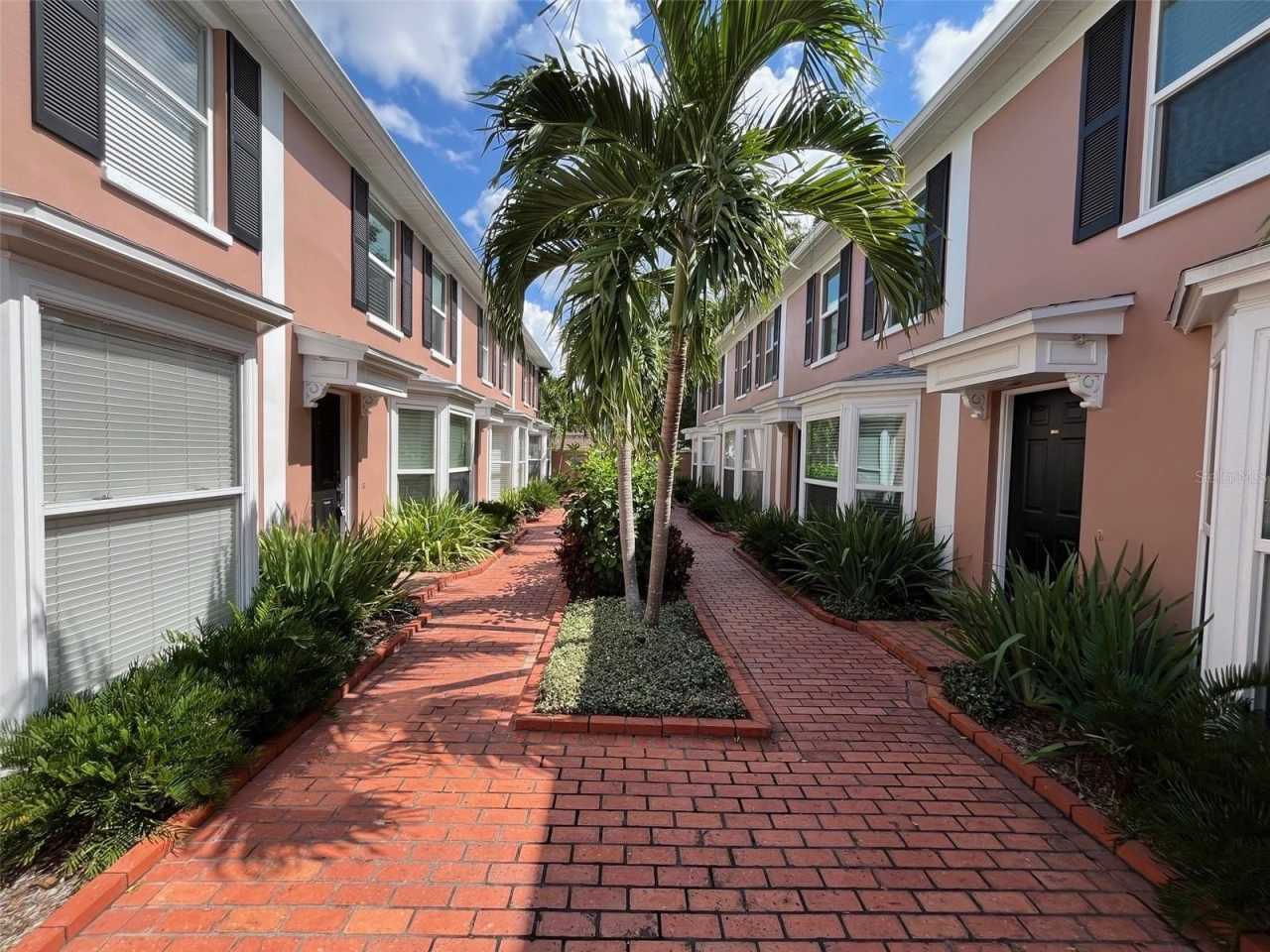 301 S BUNGALOW PARK AVENUE